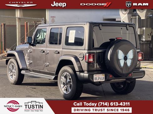 Used 2020 Jeep Wrangler Unlimited Sahara AWD/4WD image 3