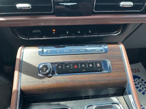 Used 2025 Lincoln Aviator Reserve w/ Luxury Package RWD image 16