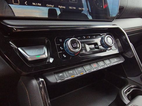 Used 2023 GMC Sierra 1500 AT4 image 18