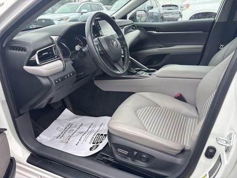 Used 2023 Toyota Camry SE w/ Cold Weather Package image 9