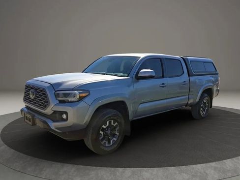Used 2021 Toyota Tacoma TRD Off-Road w/ TRD Premium Off Road Package AWD/4WD image 4