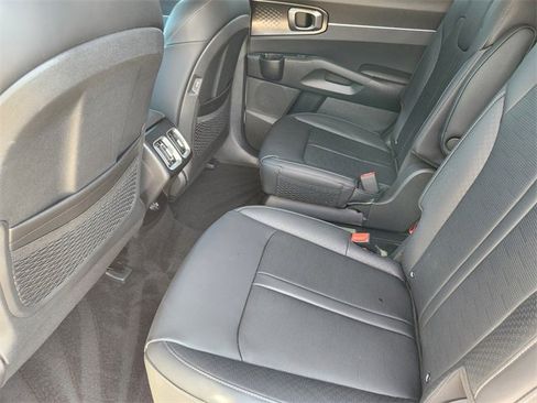 Certified 2025 Kia Sorento EX image 30