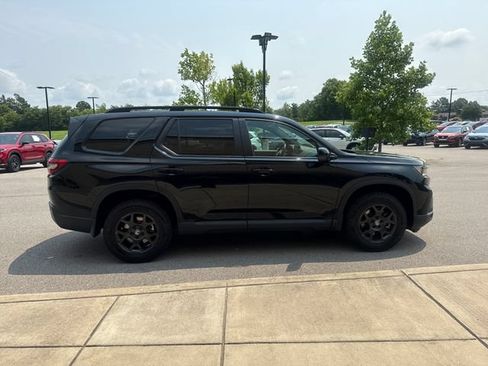 Certified 2025 Honda Pilot TrailSport image 5
