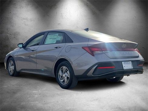 New 2026 Hyundai Elantra SE image 4