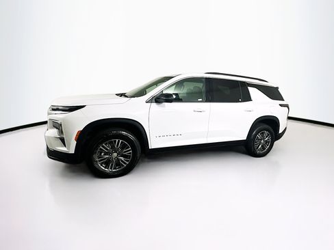 Used 2025 Chevrolet Traverse LT image 4