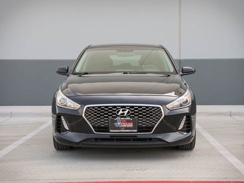 Used 2018 Hyundai Elantra GT image 3