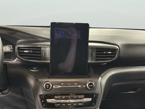 Used 2020 Ford Explorer ST w/ ST Street Pack image 18