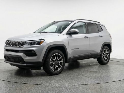 Used 2025 Jeep Compass Trailhawk AWD/4WD image 3