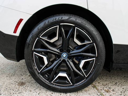 Used 2024 BMW iX xDrive50 w/ Premium Package AWD/4WD image 39