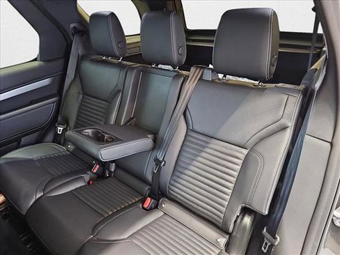 New 2025 Land Rover Discovery Dynamic SE AWD/4WD image 16