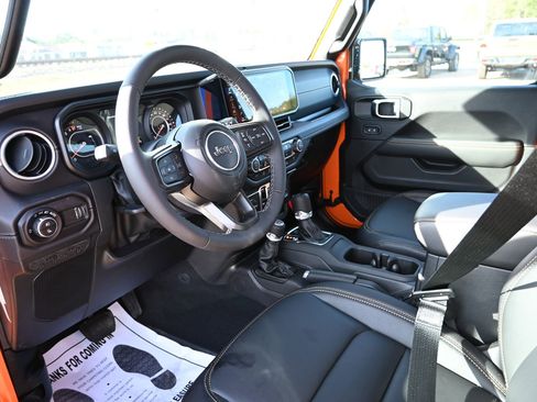 New 2025 Jeep Gladiator Sport image 10