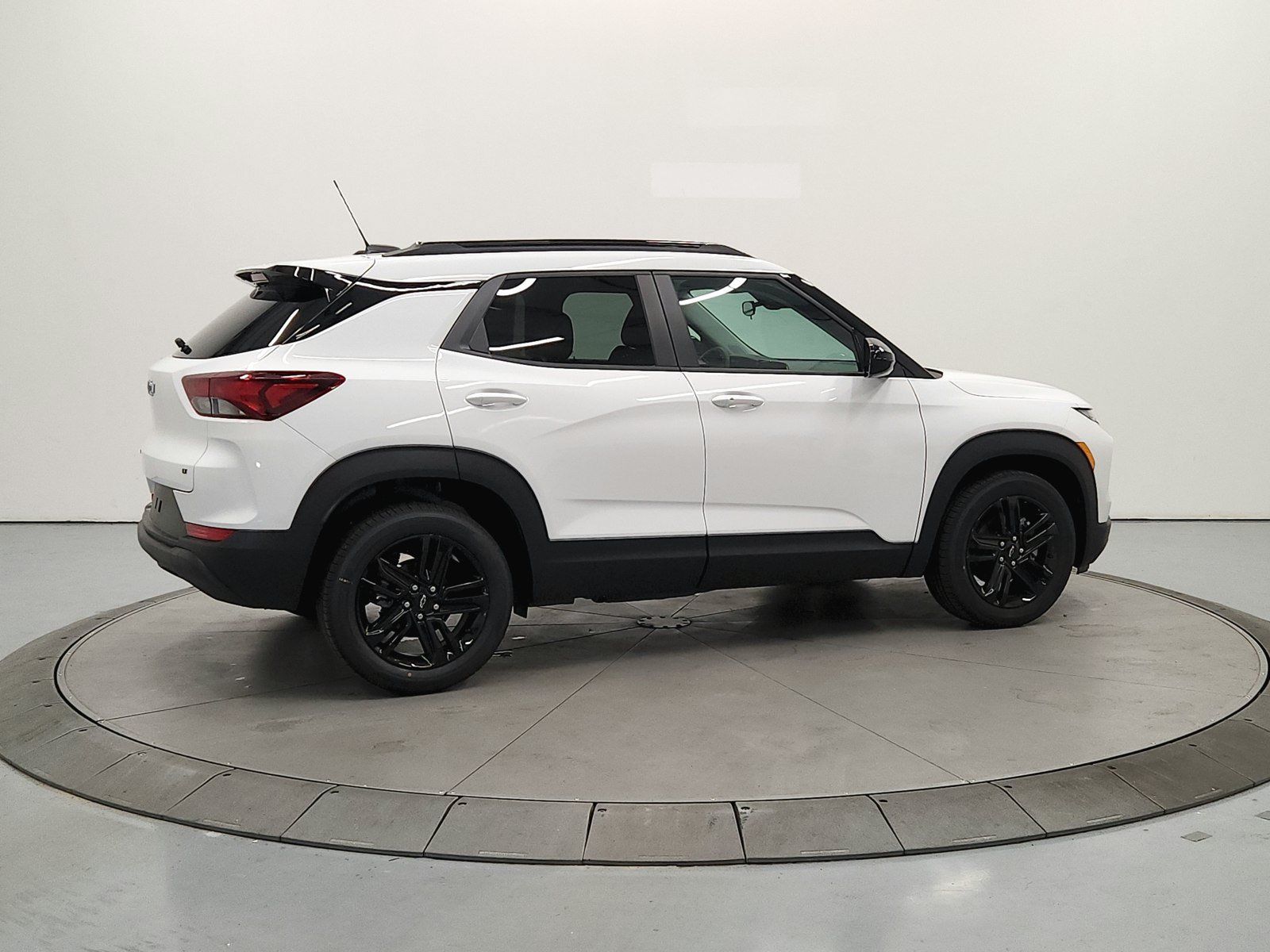 New 2026 Chevrolet TrailBlazer LT w/ Midnight Edition FWD image 8