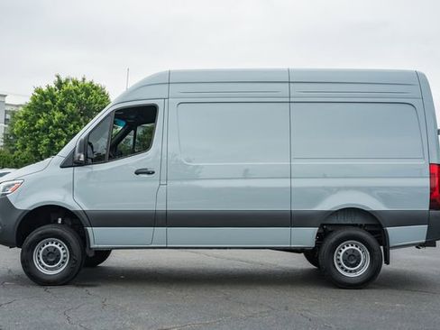 Used 2025 Mercedes-Benz Sprinter 2500 image 4