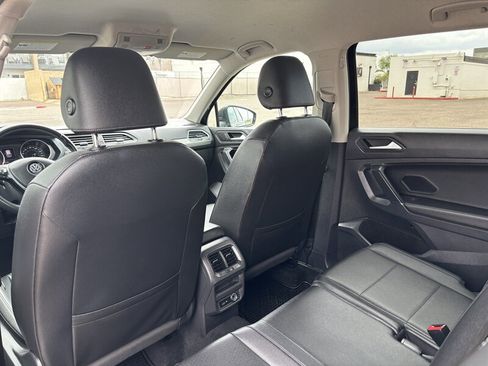 Used 2020 Volkswagen Tiguan SE image 38