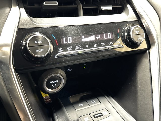 Used 2023 Toyota Venza LE AWD/4WD image 18