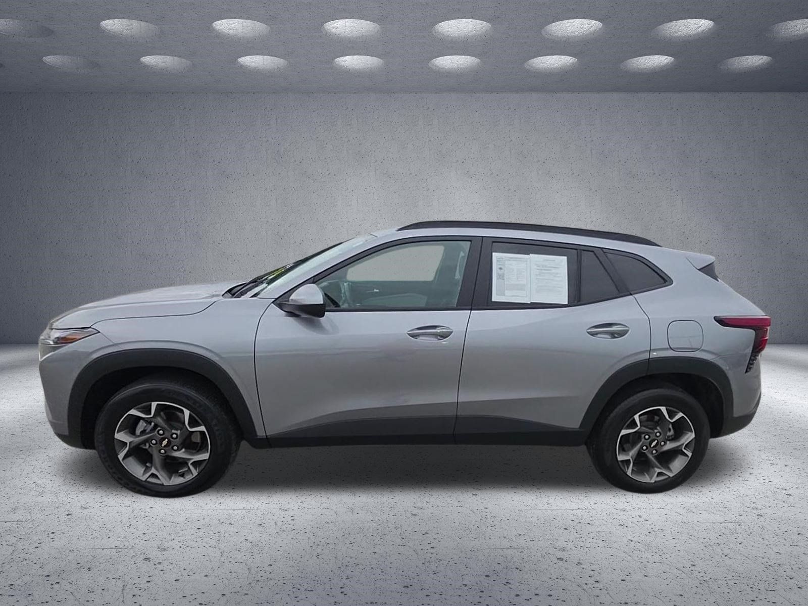 Used 2026 Chevrolet Trax LT w/ Driver Confidence Package FWD image 2