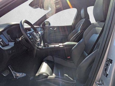 Used 2022 Volvo XC60 B5 R-Design w/ Advanced Package image 11