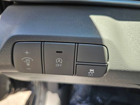 Certified 2025 Hyundai Elantra SE FWD image 24