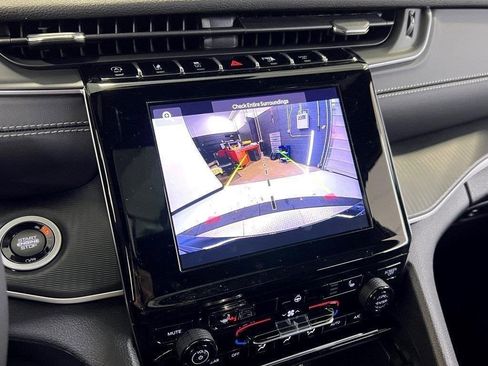 New 2025 Jeep Grand Cherokee Laredo X w/ Luxury Tech Group I image 27