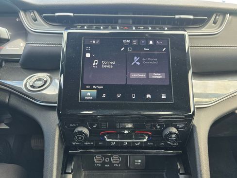 Used 2023 Jeep Grand Cherokee Altitude image 7