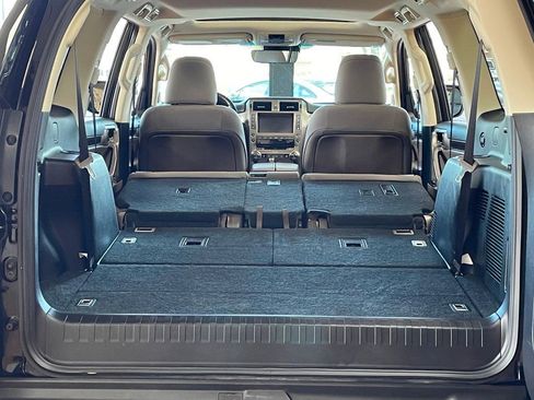 Used 2020 Lexus GX 460 Premium w/ Premium Package image 25