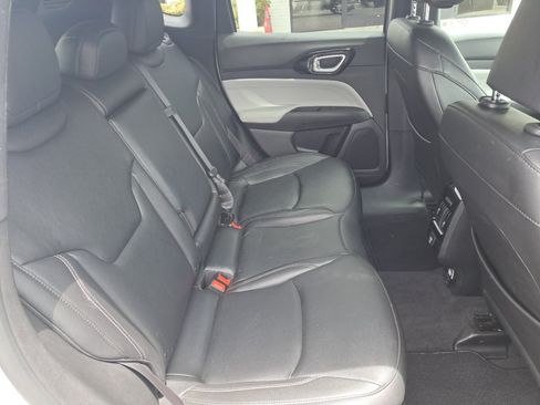 Used 2025 Jeep Compass Limited AWD/4WD image 18