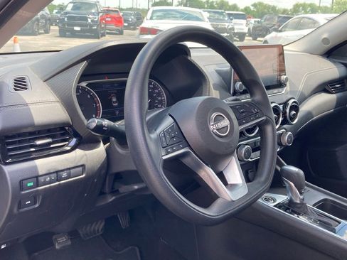 Used 2024 Nissan Sentra SV FWD image 9