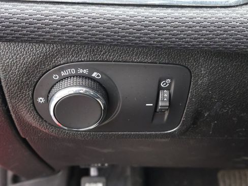 Used 2017 Chevrolet Cruze LT image 17