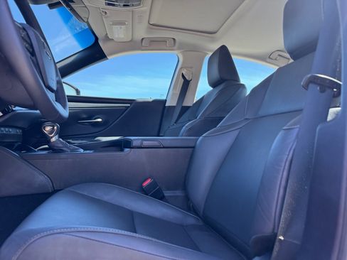 Used 2024 Lexus ES 300h w/ Premium Package FWD image 17
