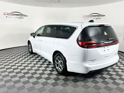 Used 2024 Chrysler Pacifica Limited FWD image 6