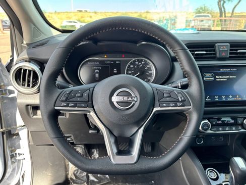 New 2025 Nissan Versa SR w/ Trunk Package image 20