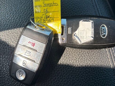 Used 2015 Kia Sorento EX image 18