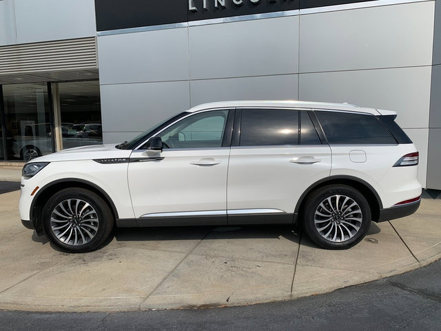 Certified 2024 Lincoln Aviator AWD w/ Premium Package image 2