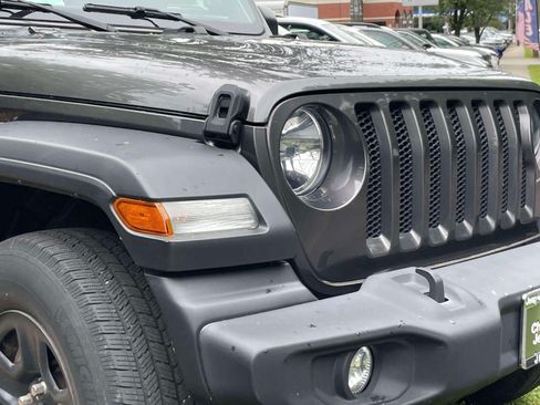 Used 2022 Jeep Wrangler Unlimited Sport AWD/4WD image 9