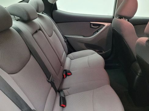 Used 2015 Hyundai Elantra SE image 19