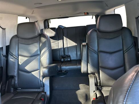 Used 2019 Cadillac Escalade Luxury w/ Escalade Sport Edition AWD/4WD image 15