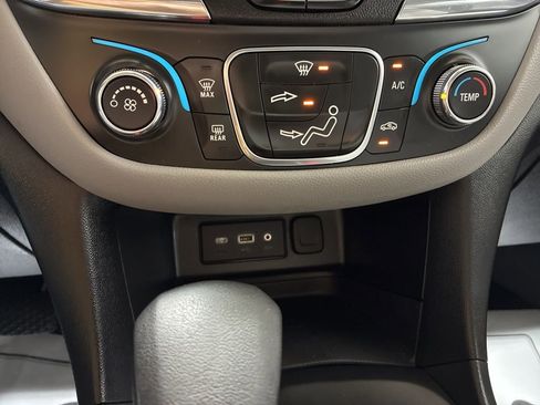 Used 2022 Chevrolet Equinox LS w/ LS Convenience Package AWD/4WD image 19