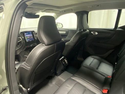 Certified 2024 Volvo XC40 B5 Plus w/ Protection Package Premier AWD/4WD image 13