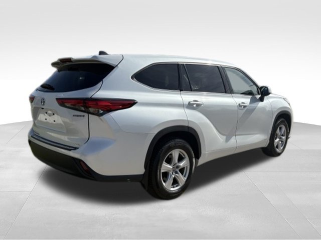 Used 2022 Toyota Highlander LE AWD/4WD image 17