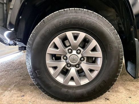 Used 2019 Toyota Tacoma SR5 AWD/4WD image 9