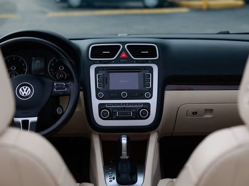 Used 2012 Volkswagen Eos Executive image 37