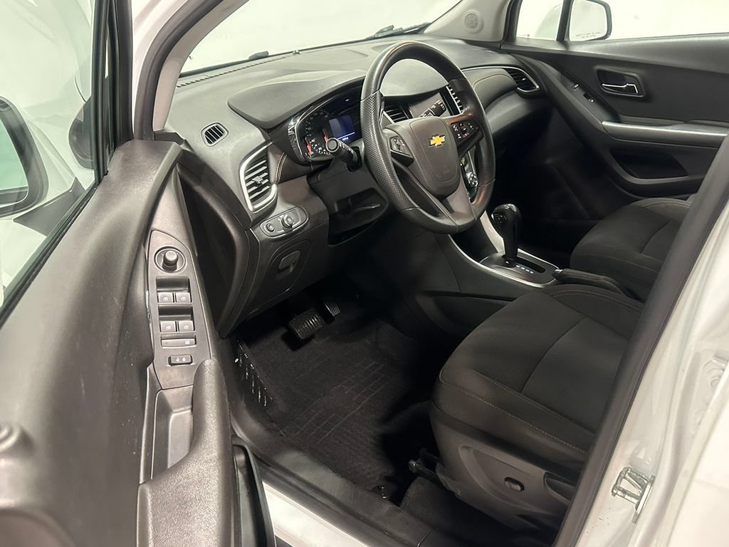 Used 2020 Chevrolet Trax LS w/ Tint and Cruise Package FWD image 17