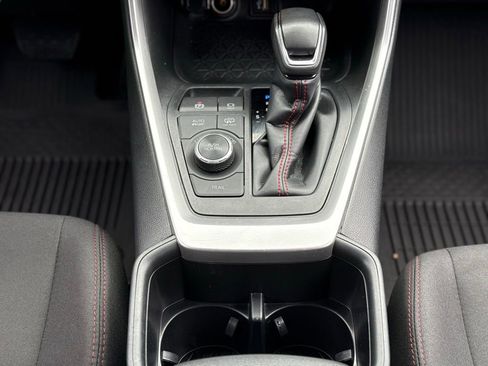 Used 2024 Toyota RAV4 SE image 27