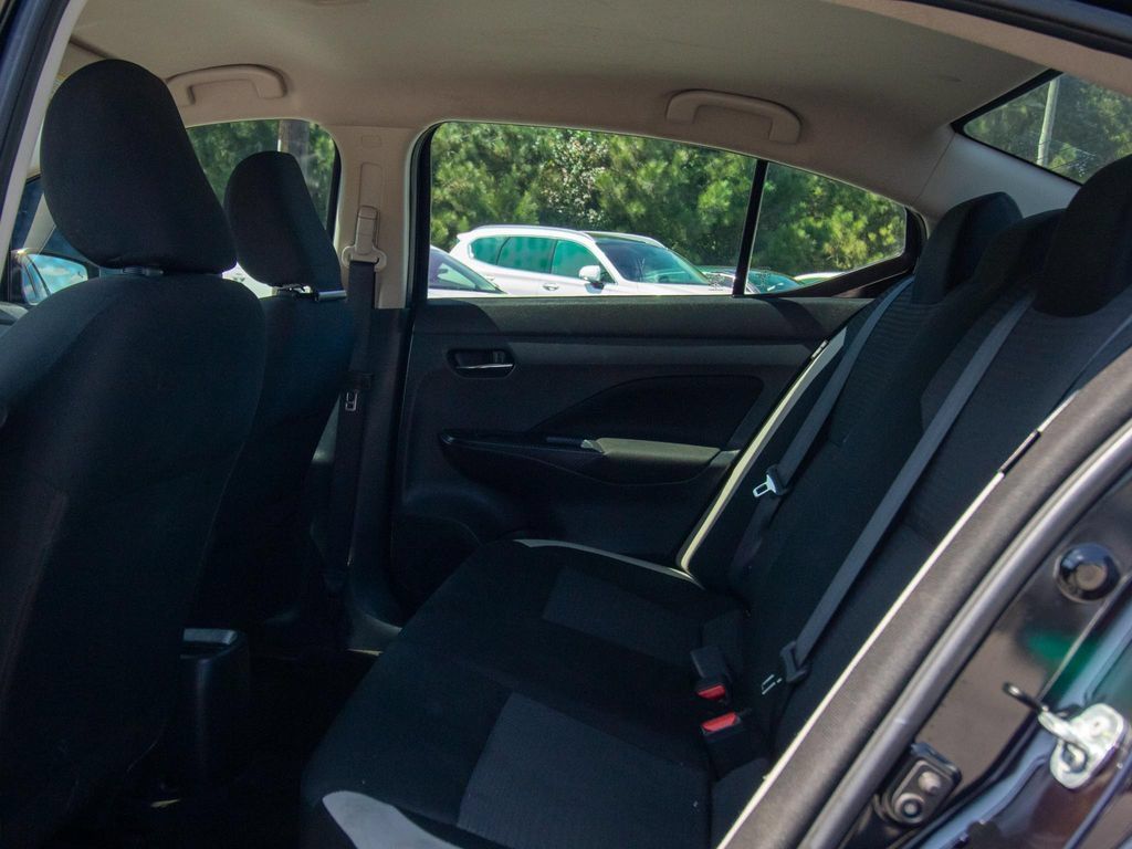 Used 2022 Nissan Versa SV FWD image 9