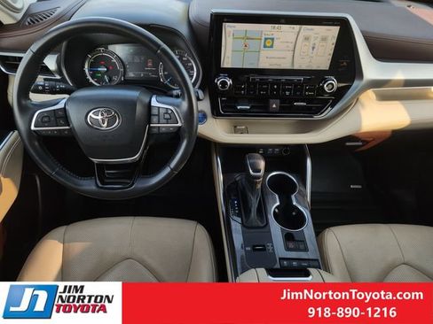 Used 2022 Toyota Highlander Platinum AWD/4WD image 26