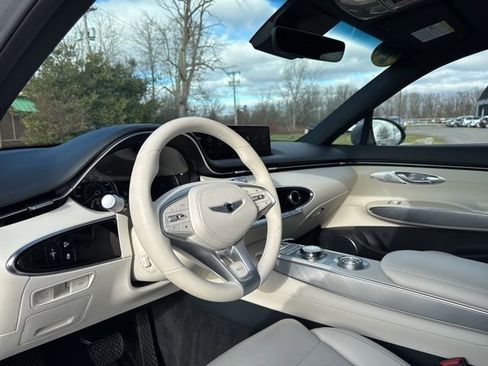 Used 2024 Genesis Electrified GV70 Advanced image 12