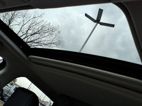 Used 2015 Nissan Juke SL image 11