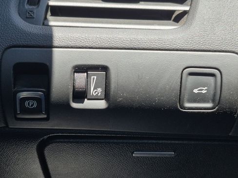 Used 2017 Chevrolet Impala LT FWD image 32