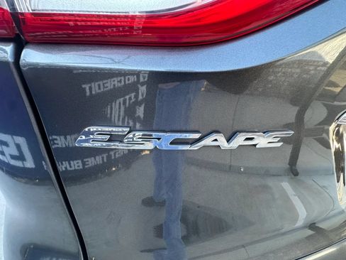 Used 2016 Ford Escape Titanium w/ Equipment Group 301A AWD/4WD image 18