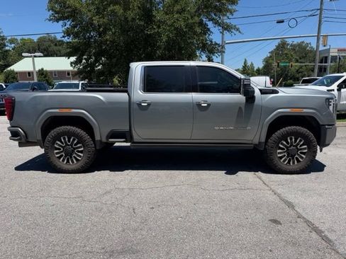 Used 2024 GMC Sierra 2500 Denali Ultimate AWD/4WD image 3